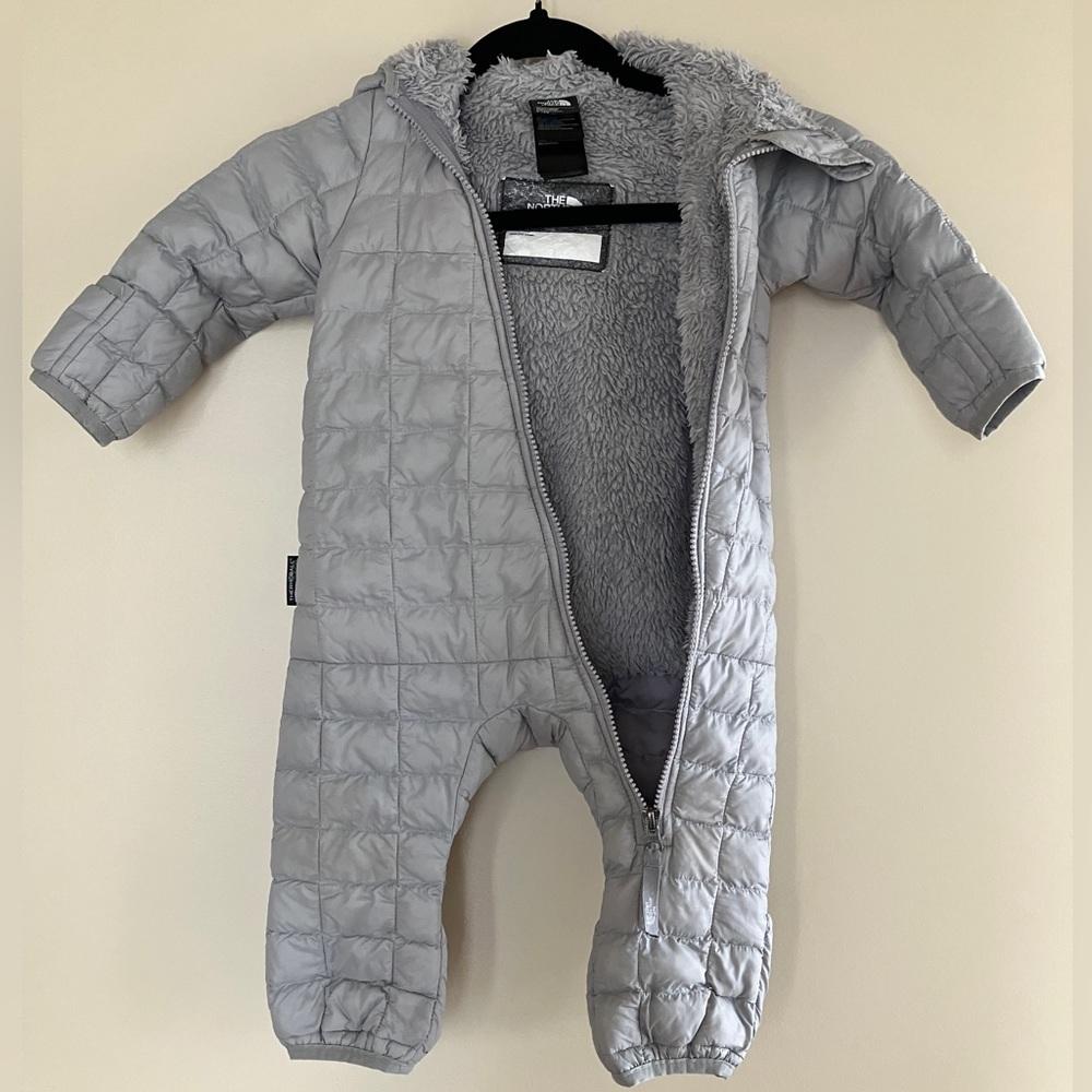 The North Face Baby / Infant thermoball eco bunting one-piece 6-12 months